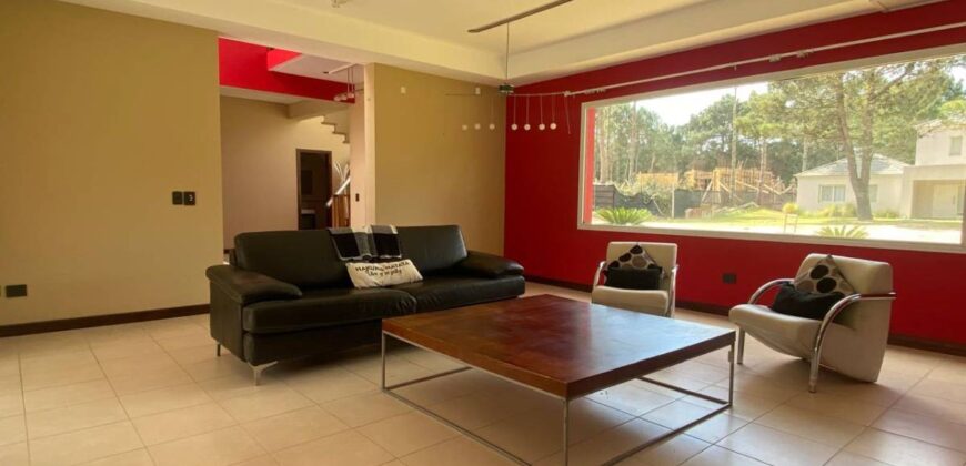 Casa en Pinamar en Venta, Barrio La Herradura.