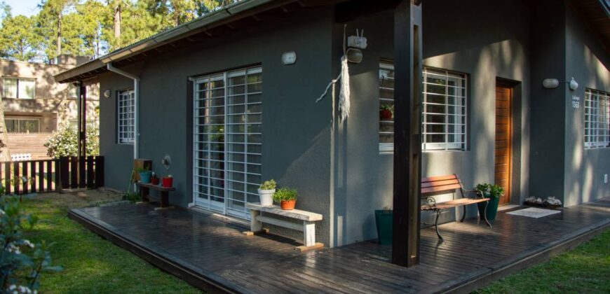 Casa y Departamento en Pinamar en Venta, Barrio Nayades